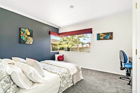 Photo of property in 19 Newinn Crescent, East Tamaki Heights, Auckland, 2016