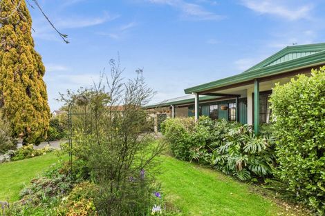 Photo of property in 11 Deakin Place, Clive, 4102