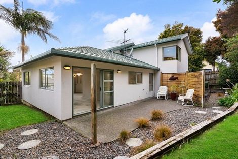 Photo of property in 4 San Ambrosio Rise, Henderson, Auckland, 0612