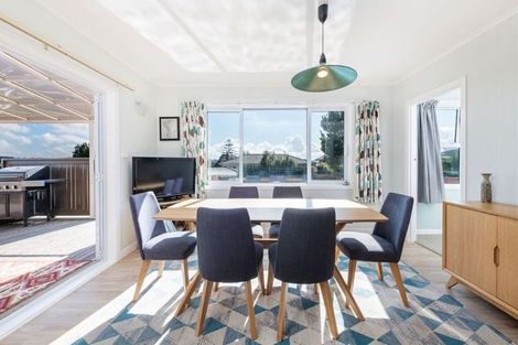 Photo of property in 74 Sylvan Crescent, Te Atatu South, Auckland, 0610