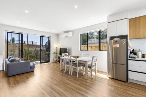 Photo of property in 423 Glenfield Road, Glenfield, Auckland, 0629