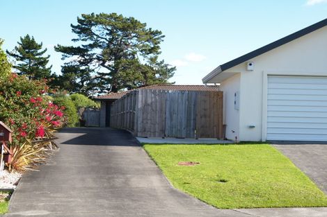 Photo of property in 2/76 Frank Nobilo Drive, Golflands, Auckland, 2013