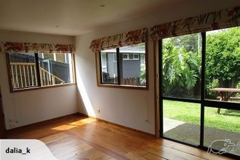 Photo of property in 2/8 Kaihu Street, Northcote, Auckland, 0627