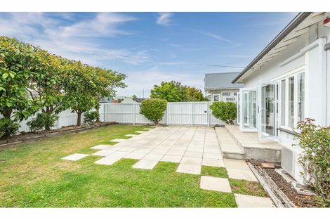 Photo of property in 52 Hawkesbury Avenue, St Albans, Christchurch, 8014