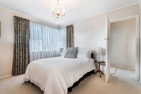 Photo of property in 18 Selwyn Crescent, Forrest Hill, Auckland, 0620