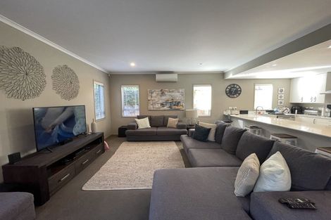 Photo of property in 6 Horizon View Road, Oteha, Auckland, 0632