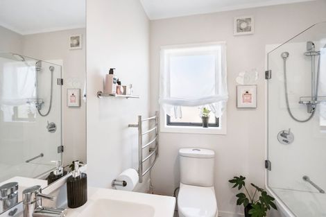 Photo of property in 18 Kevale Place, Manurewa, Auckland, 2102