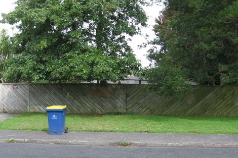 Photo of property in 73 Kemp Road, Massey, Auckland, 0614