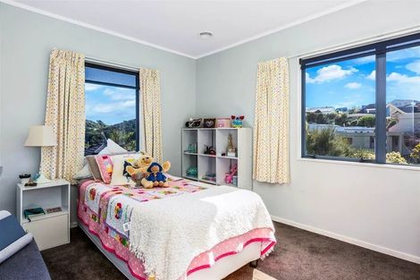 Photo of property in 18 Joseph Banks Drive, Whitby, Porirua, 5024