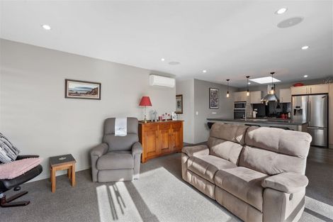 Photo of property in 10 Saint Adela Place, Woolston, Christchurch, 8062