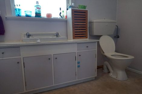 Photo of property in 3 Merritt Way, Newlands, Wellington, 6037