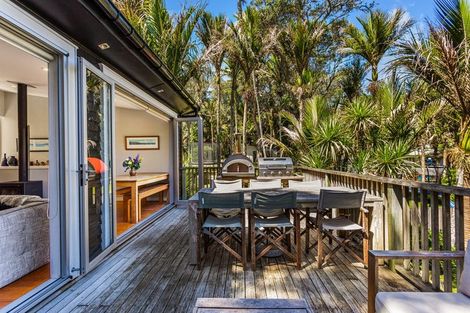 Photo of property in 80 Motutara Road, Muriwai, Waimauku, 0881