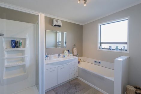 Photo of property in 12a Stuart Street, Levin, 5510