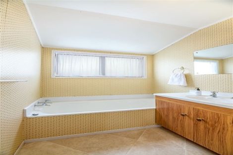 Photo of property in 1/246 Great North Road, Henderson, Auckland, 0612