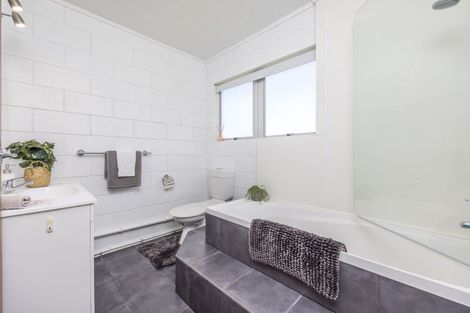 Photo of property in 19a/5 Verbena Road, Birkdale, Auckland, 0626