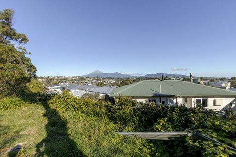 Photo of property in 15 Simons Street, Moturoa, New Plymouth, 4310