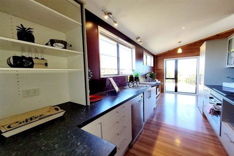 Photo of property in 10 Bayswater Place, Newlands, Wellington, 6037