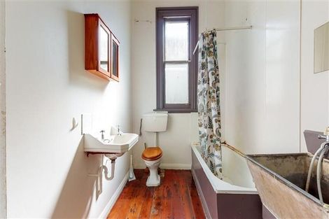 Photo of property in 33 Nairn Street, Mount Cook, Wellington, 6011