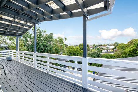 Photo of property in 100 Awaroa Road, Sunnyvale, Auckland, 0612