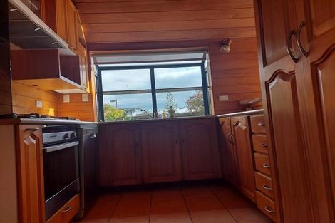 Photo of property in 7 Sunrise Lane, Te Atatu South, Auckland, 0610