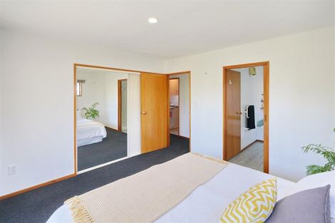 Photo of property in 52 Northcote Road, Northcote, Christchurch, 8052