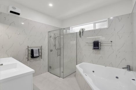 Photo of property in 126 Cannon Hill Crescent, Mount Pleasant, Christchurch, 8081