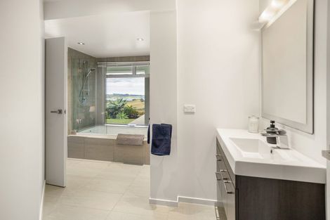 Photo of property in 152 Centennial Drive, Whitianga, 3510