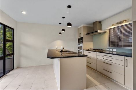 Photo of property in 2/102 Queen Street, Northcote Point, Auckland, 0627