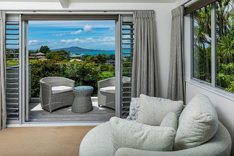 Photo of property in 25 Parr Terrace, Castor Bay, Auckland, 0620