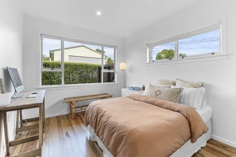 Photo of property in 37 Mcfarlane Street, Oakura, 4314