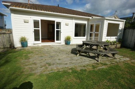 Photo of property in 20 Lyall Parade, Lyall Bay, Wellington, 6022