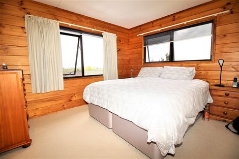 Photo of property in 37 South Lynn Road, Titirangi, Auckland, 0604