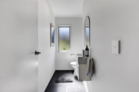 Photo of property in 17 Redwood Crescent, Hurdon, New Plymouth, 4310