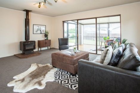 Photo of property in 48 Olive Terrace, Paraparaumu Beach, Paraparaumu, 5032