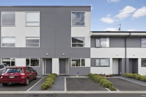Photo of property in 2u6 Stone Street, Miramar, Wellington, 6022
