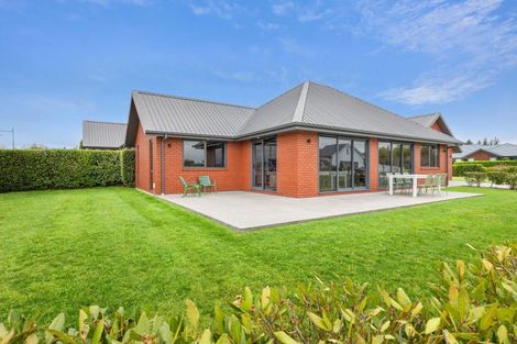Photo of property in 1 Clifford Close, Leamington, Cambridge, 3432