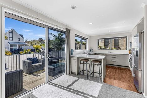 Photo of property in 23 York Crescent, Westown, New Plymouth, 4310