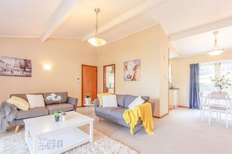 Photo of property in 17 Omega Street, Newlands, Wellington, 6037