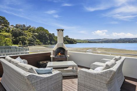 Photo of property in 85 Paremata Road, Paremata, Porirua, 5024