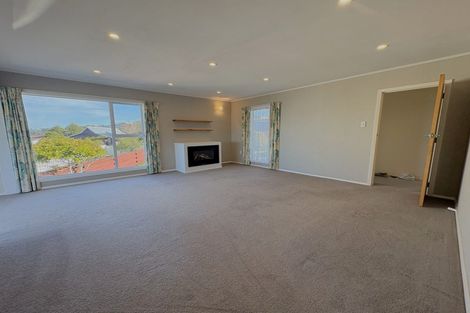 Photo of property in 5 Oakleigh Street, Maungaraki, Lower Hutt, 5010
