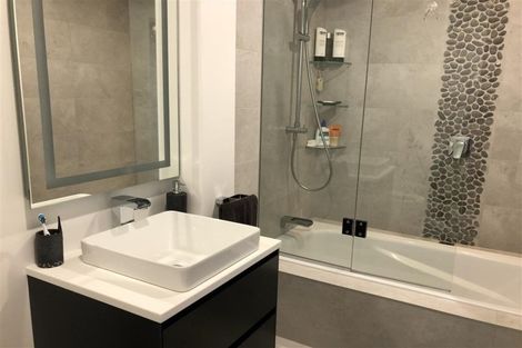 Photo of property in 2/2 Lynngate Place, Hillcrest, Auckland, 0627