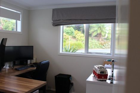 Photo of property in 20 Ridgeview Close, Red Beach, 0932