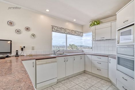 Photo of property in 2/17 Cambric Place, Botany Downs, Auckland, 2010