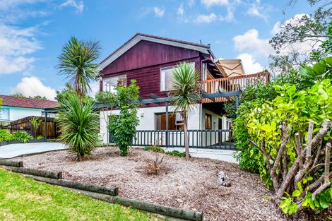 Photo of property in 7 Pokapu Street, Titirangi, Auckland, 0600