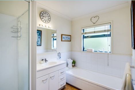 Photo of property in 2/193 Gloucester Street, Taradale, Napier, 4112