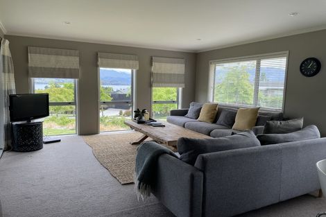 Photo of property in 16 Forest Heights, Wanaka, 9305