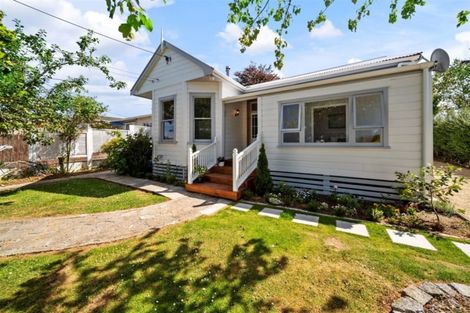 Photo of property in 17 Miranda Street, Stratford, 4332