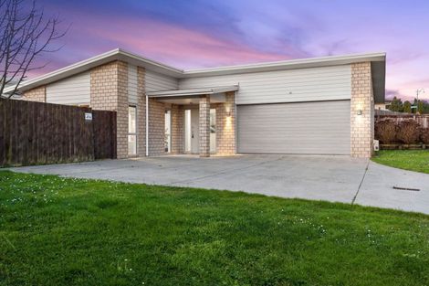 Photo of property in 64 Magellan Rise, Flagstaff, Hamilton, 3210