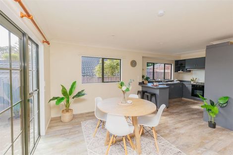 Photo of property in 15u6 Glanmire Road, Newlands, Wellington, 6037