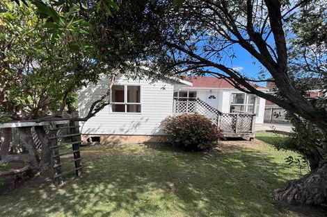 Photo of property in 106 Golf Road, New Lynn, Auckland, 0600